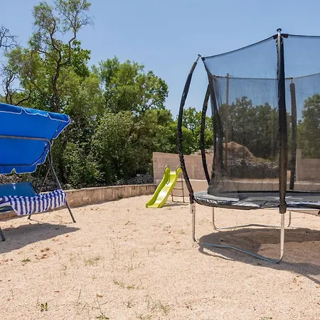 House Dragica Nyaraló